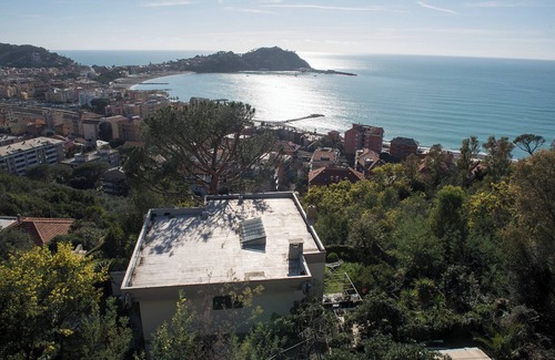 Sestri Levante Apartment | fantastic view of the sea, small romantic jewel, 15 min. to the beach