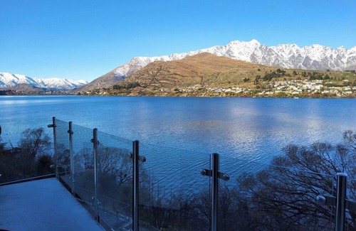 Queenstown Apartment | Fantastic Views Lake Wakatipu and The Remarkable!