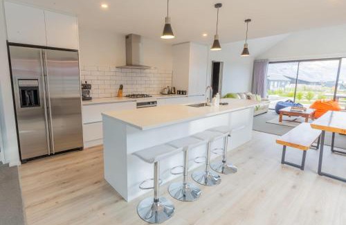 Wanaka House | Fantastic Views on Farrant Dr