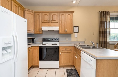 Almo Condo | FANTASTIC VIEWS OVERLOOK KENTUCKY LAKE - COVERED BOAT SLIPS & BOAT RENTALS