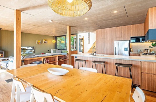 Pretty Beach House | Fantastic Waterfront Beach House by HolidayCo.