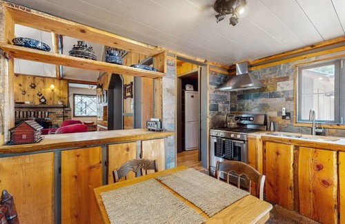 Idyllwild Cabin | Fantastic wooded escape with private hot tub, WiFi & deck