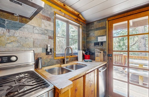 Idyllwild Cabin | Fantastic wooded escape with private hot tub, WiFi & deck