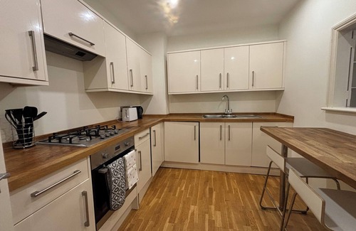 Abingdon Apartment | Fantastically Located 2BD Flat, Kensington
