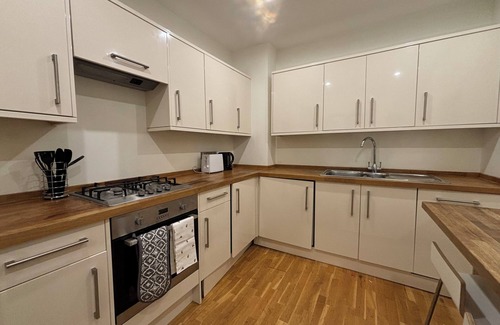Abingdon Apartment | Fantastically Located 2BD Flat, Kensington