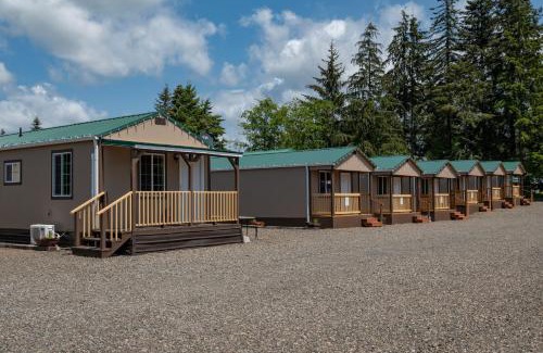 Forks Ski Chalet | Far West Cabin-Tiny Homes Rental