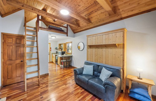 Mount Juliet Cabin | Farm Cabin 1 on 180 Acre Family Farm, Sleeps 4, Near Nashville, Weddings/Events