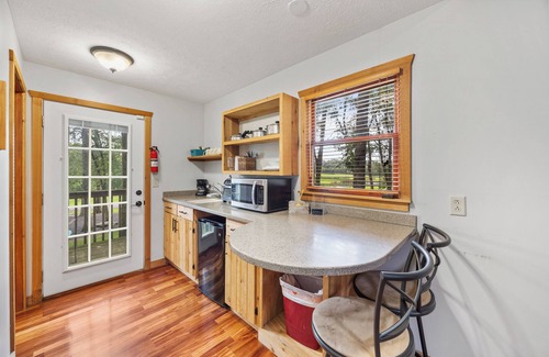 Mount Juliet Cabin | Farm Cabin 1 on 180 Acre Family Farm, Sleeps 4, Near Nashville, Weddings/Events