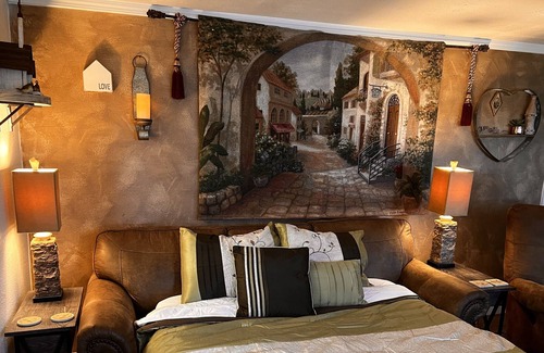 Carlton House | Farm Chateau with view of the vineyards. Close to vineyards and tasting rooms.