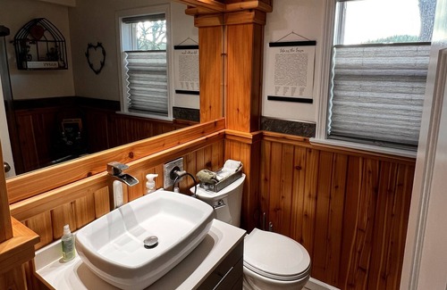 Carlton House | Farm Chateau with view of the vineyards. Close to vineyards and tasting rooms.