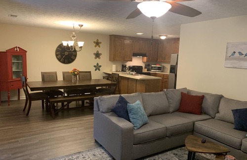 Athens House | FARM FRESH.NEWLY RENOVATED 2 BR/2BA minutes away from UGA and Downtown.