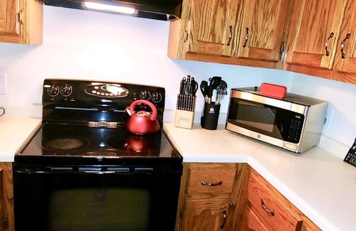 Athens House | FARM FRESH.NEWLY RENOVATED 2 BR/2BA minutes away from UGA and Downtown.