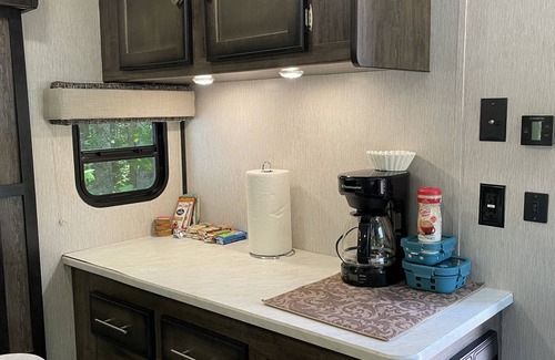 Hot Springs House | Farm Glamping @ The Sage Getaway RV