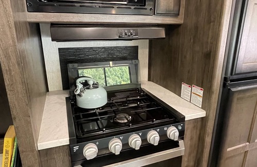 Hot Springs House | Farm Glamping @ The Sage Getaway RV