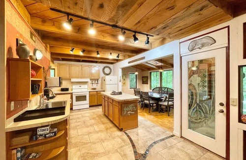 Millersville Cabin | Farm House at Rock Ridge Retreat