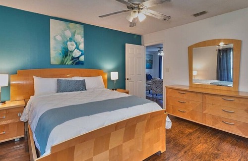 Durant House | Farm House Retreat - Park your RV - Camp in Style!