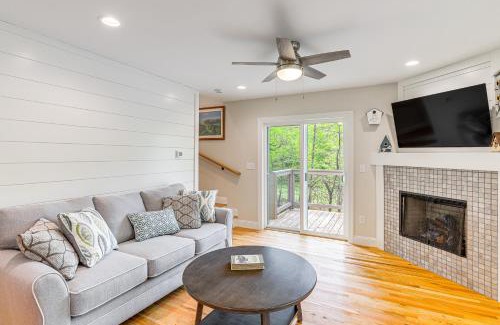 Hendersonville House | Farm On-Site Mtn-View Cottage in Hendersonville!