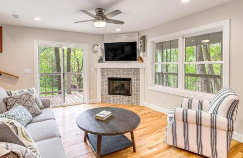 Hendersonville House | Farm On-Site Mtn-View Cottage in Hendersonville!