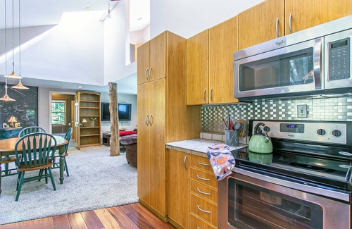 Marshall Condo | Farm Stay 1-bedroom condo with hot tub and outdoor shower in peaceful Marshall