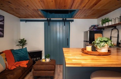 West Newton Apartment | Farm Stay Hot tub Pond Nature Views Near Dwntwn