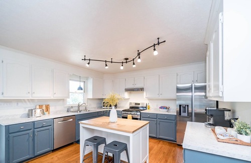 Clifford House | Farm Stay near Blue Ridge Pkwy: Fish, Hike, Relax