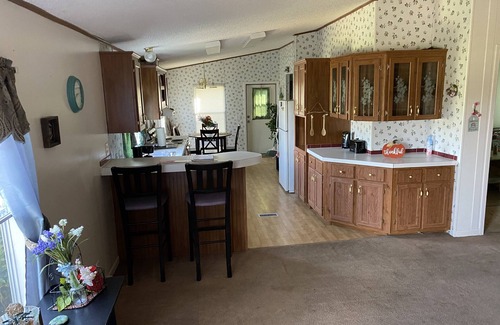 Monroe House | Farm Stay. Sanford stadiumWiFi , cable , My place is a farm .Wedding venues