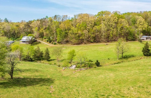 Lookout Valley Neighborhood Association House | Farm Stay w/Pool-15min to Chattanooga-2 Tiny Homes