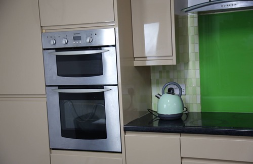 Earls Barton House | Farm View Retreat in Northampton 3BR, 1.5BR Sleeps 8 Access to Billing Aquadrome