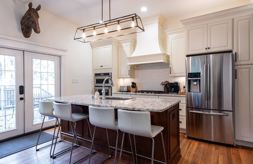 Highlands Douglass House | Farmers Market, Brewery, Bardstown 2 Decks & Porch