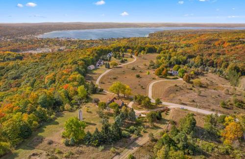 Boyne City House | Farmhouse 1918 Grand Retreat for 12 people with Lake Views