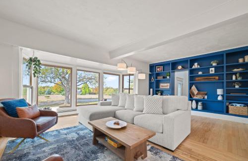 Boyne City House | Farmhouse 1918 Grand Retreat for 12 people with Lake Views