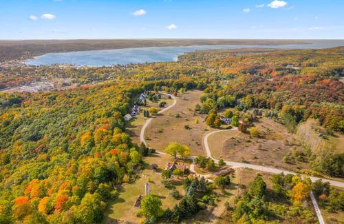 Boyne City House | Farmhouse 1918 Grand Retreat for 12 people with Lake Views
