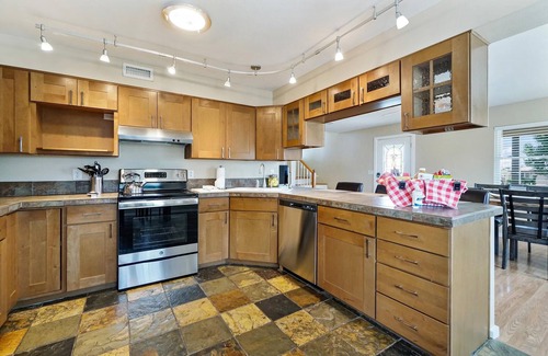 Fruita House | Farmhouse: 82" TV & Pool Table