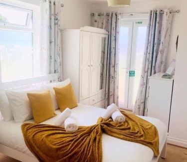 Marshborough Apartment | Farmhouse Apartment with Paddock & Orchard Views