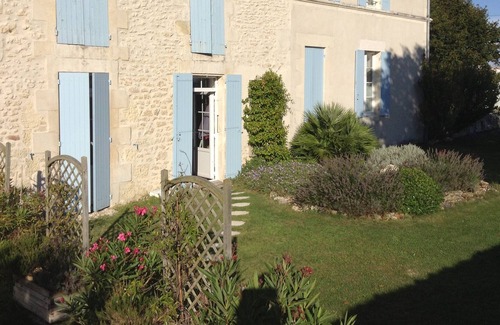 Saujon Apartment | Farmhouse apartment, heated swimming pool, garden - Le Galet