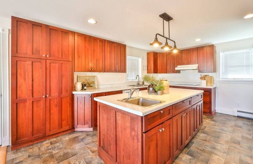 Durham House | Farmhouse at Larosa Lane · 10 Min to Skiing | Catskill Views | Fire Pit