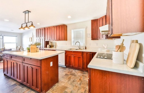 Durham House | Farmhouse at Larosa Lane · 10 Min to Skiing | Catskill Views | Fire Pit