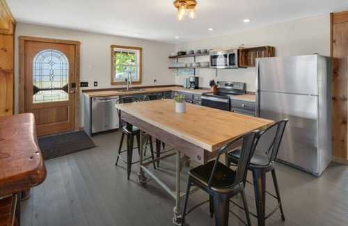 Interlaken Villa | Farmhouse at the Cayuga Shoreline