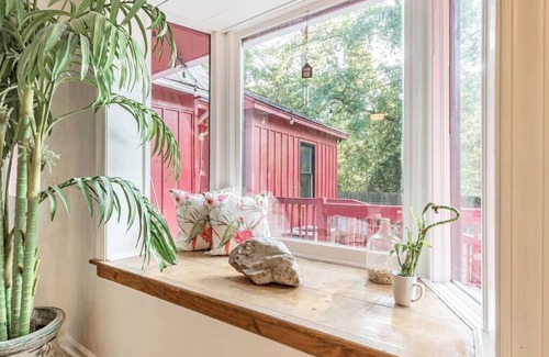 Columbia House | Farmhouse & Cottage near DT, USC