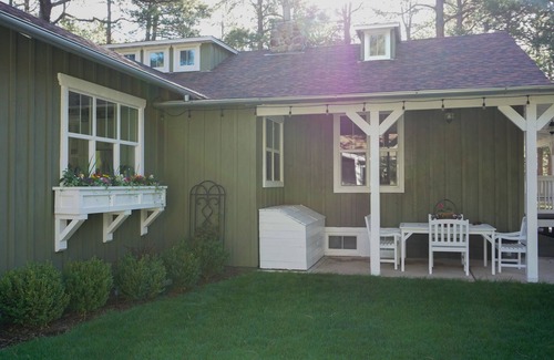 Monument House | Farmhouse Cottage Near Monument And Air Force Academy