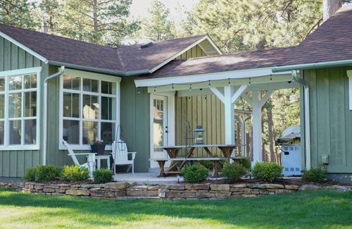 Monument House | Farmhouse Cottage Near Monument And Air Force Academy