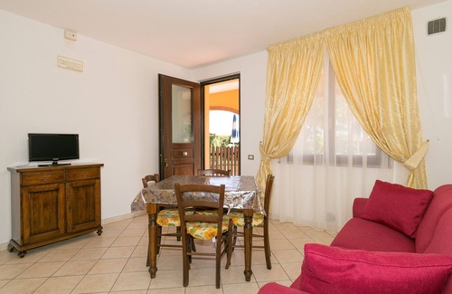 Campiglia Marittima Other | Farmhouse "Il Girasole - Grano" with Shared Pool & Wi-Fi