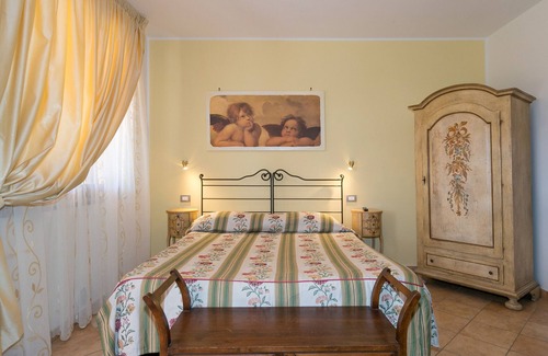 Campiglia Marittima Other | Farmhouse "Il Girasole - Limone" with Shared Pool, Shared Garden & Wi-Fi