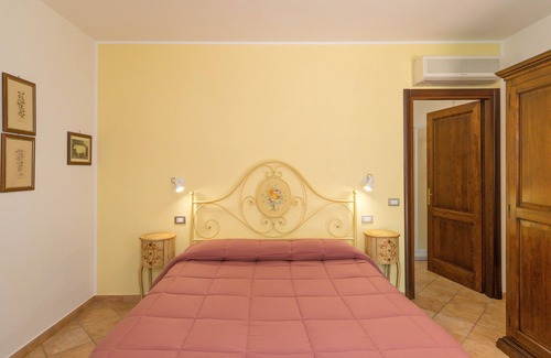 Campiglia Marittima Other | Farmhouse "Il Girasole - Uva" with Shared Pool & Wi-Fi