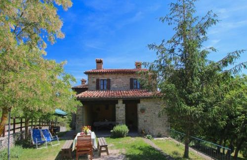 Apecchio House | Farmhouse in Apecchio with Swimming Pool, Terrace, Garden