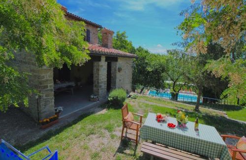 Apecchio House | Farmhouse in Apecchio with Swimming Pool, Terrace, Garden