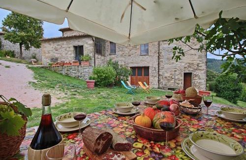 Apecchio House | Farmhouse in Apecchio with Pool and Terrace