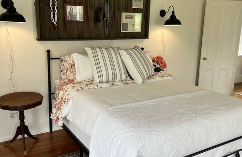 Ferndale Other | Farmhouse in beautiful Ferndale. Big enough for the whole family!
