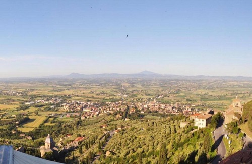 Cignano Villa | Farmhouse in Tuscany with Pool and Hill Views