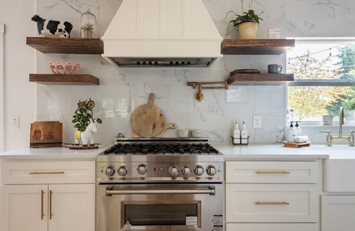 Hillsboro Other | Farmhouse on wine scenic route, alpacas and hot tub. Pet friendly.